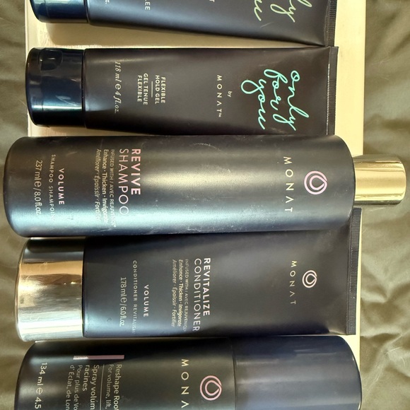 Monat Black Revive Shampoo and Conditioner Set